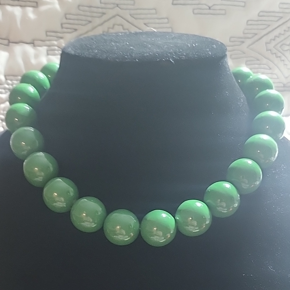 Elegant Green Beaded Necklace